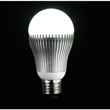 Techlight 3452 E27 6W 85V - 265V LED fényforrás meleg fehér /73706/(60 W-os hagyományos izzó)